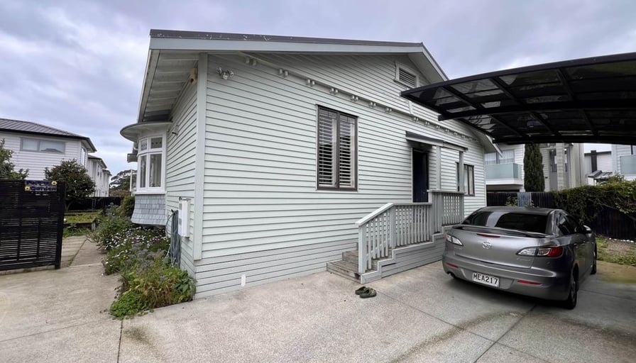 Spacious, Fully fenced , Pet friendly 10B Ropata... Roomies.co.nz
