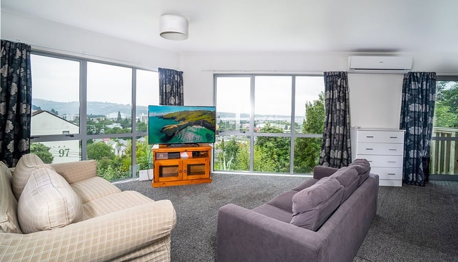 Views, Location, Modern! 2025 106A Queen Street,... Roomies.co.nz
