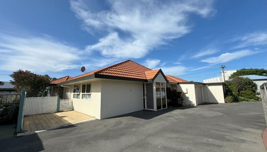 In The Middle Of Town 4a Seymour Street, Burleigh... Roomies.co.nz