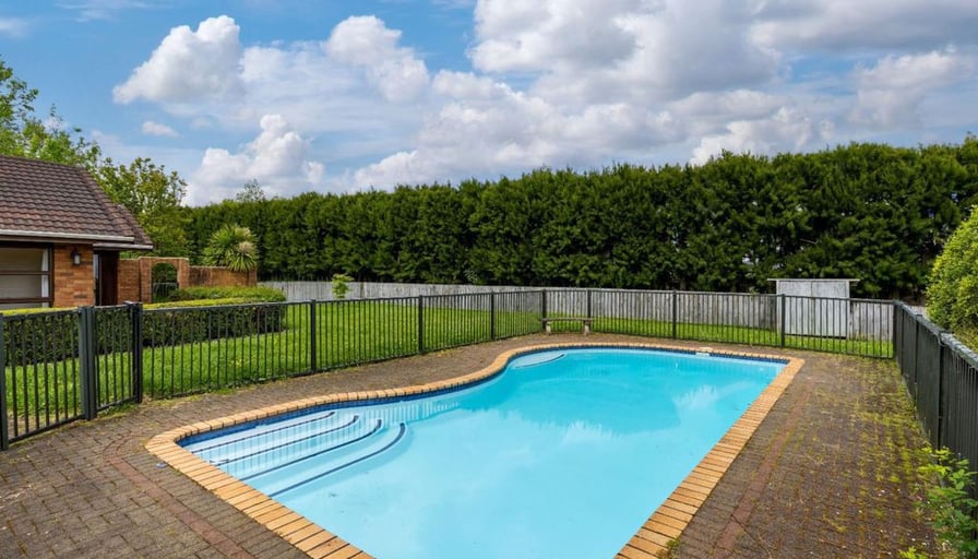 Modern lifestyle in Karaka with swimming pool 40... Roomies.co.nz