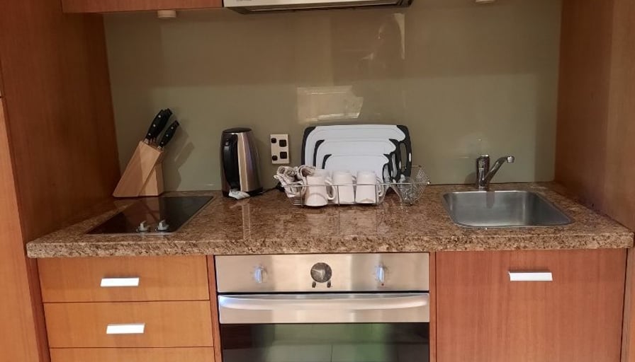 One Bedroom Apartment with Views towards Albert Par... Roomies.co.nz