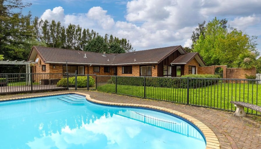 Modern lifestyle in Karaka with swimming pool 40... Roomies.co.nz