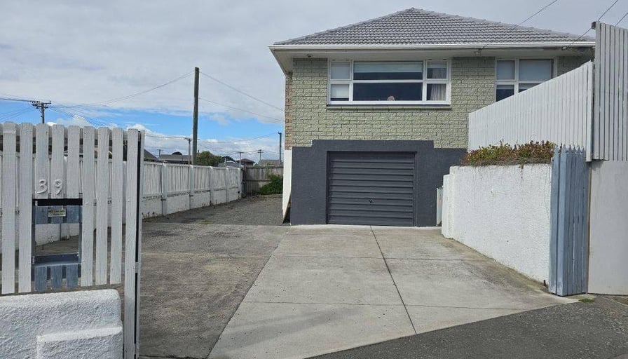 Beach Retreat 39 Effingham Street, North New Brig... Roomies.co.nz