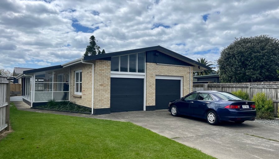 3 bedroom 1 bathroom close to town 28 Bridge Str... Roomies.co.nz