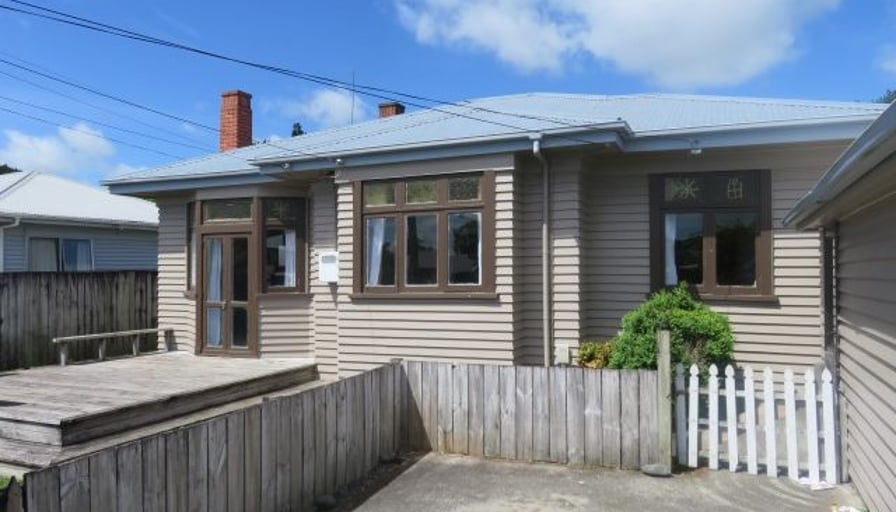 Three Bedroom Character House in Forest Lake 119... Roomies.co.nz