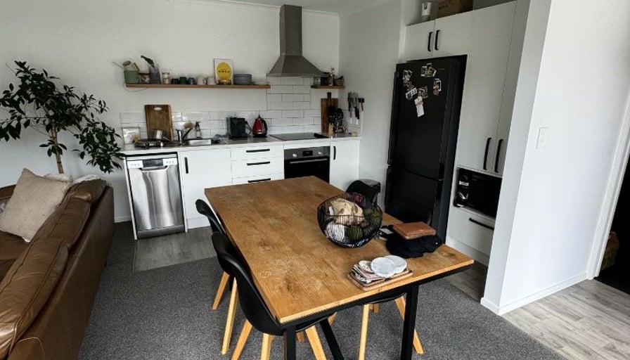 Spacious Central Two Bedroom 26 Avenue,... Roomies.co.nz