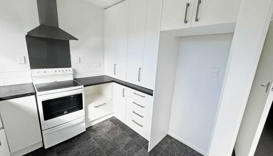 SOMERFIELD TWO DOUBLE BEDROOM REAR AND SPACIOUS... Roomies.co.nz