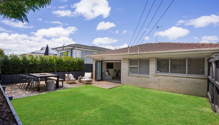 TIDY ONEHUNGA UNIT 1/135 Grey Street, Onehunga,... Roomies.co.nz