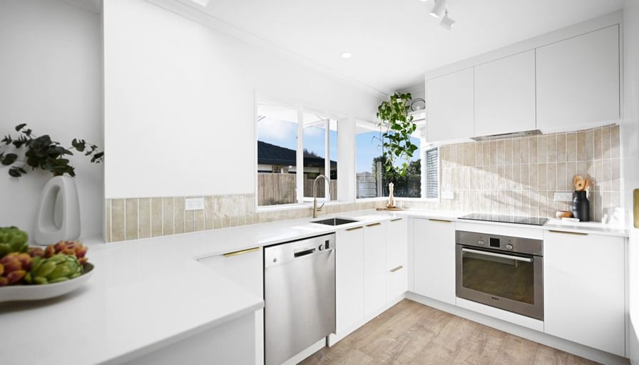 Perfect location in Bayfair Estate 85 Plateau Hei... Roomies.co.nz