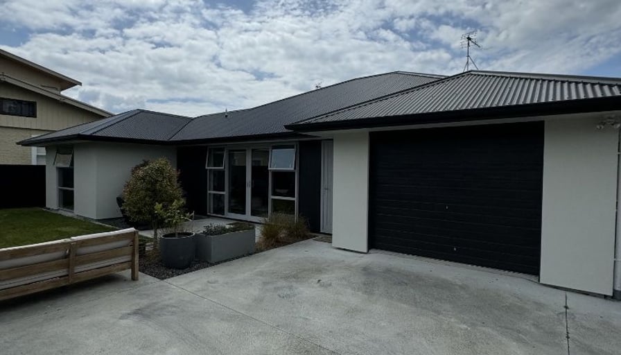 Spacious Central Two Bedroom 26 Avenue,... Roomies.co.nz
