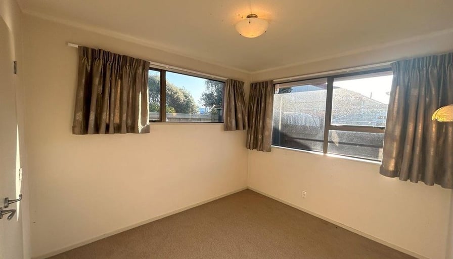 Freshly Painted TOW Plus 1b Compton Place, Mount... Roomies.co.nz