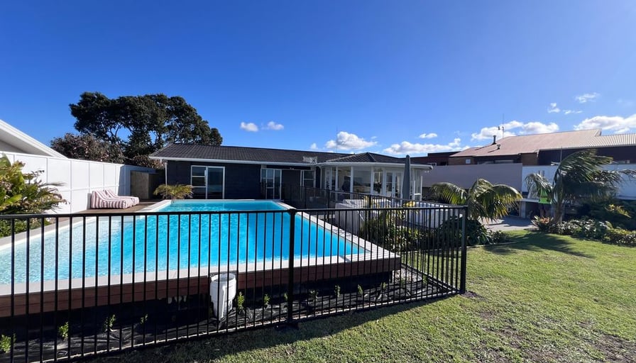 Coastal Views and Magnificent Outdoor Living! 85... Roomies.co.nz