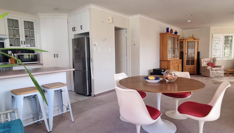 In The Middle Of Town 4a Seymour Street, Burleigh... Roomies.co.nz