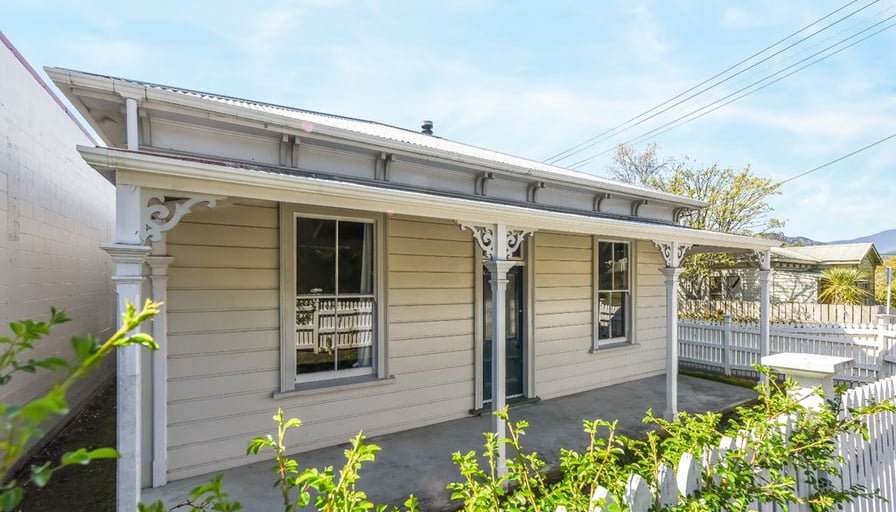 Renovated 4 Bedroom Character Home Ready Soon 1... Roomies.co.nz