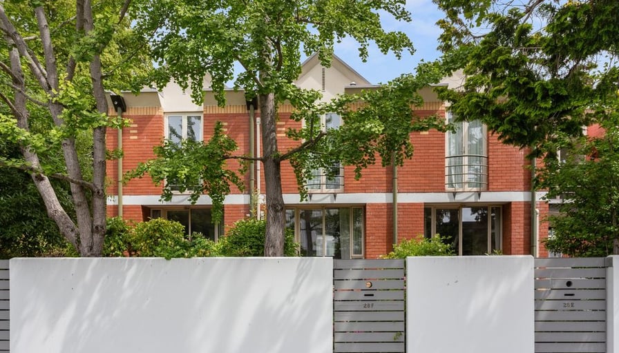 City Modern 2 Bedroom Apartment with Garage Short... Roomies.co.nz