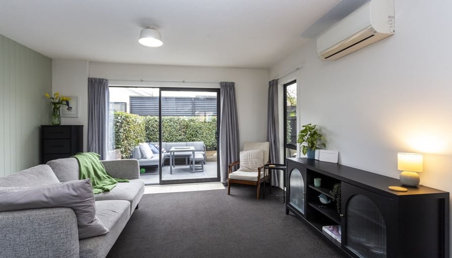 Pet friendly renovated townhouse! 96 Poulson Stre... Roomies.co.nz