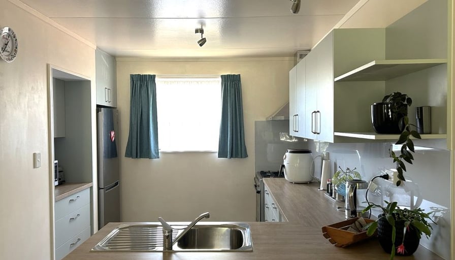 Cute Two Bedroom Unit Close to the Hospital 9D We... Roomies.co.nz