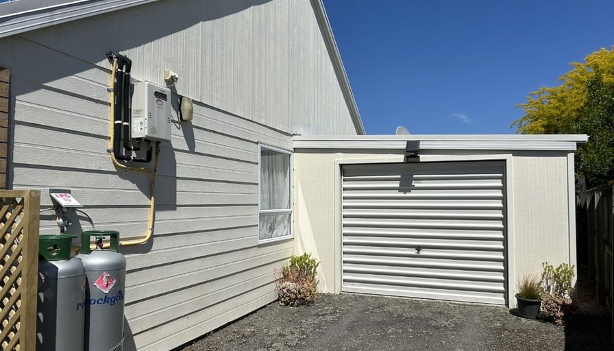 Cute Two Bedroom Unit Close to the Hospital 9D We... Roomies.co.nz