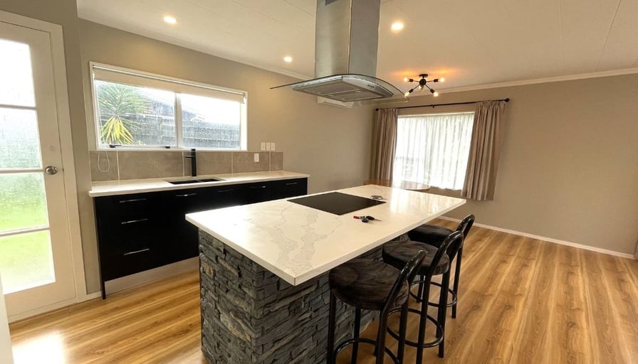 BELL BLOCK 3 BEDROOMS 27 Warkworth Grove, Bell... Roomies.co.nz