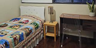 COZY NORTH YORK HOME's room