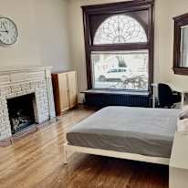 Photo of Mahnaz Shahrzad Asr's room