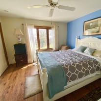 Photo of Bright Furnished Room Near Train's room