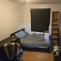 Photo of derrick rochon's room