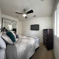 Photo of Les's room