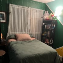Photo of VIVIAN's room