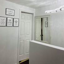 Photo of Glen Dee's room