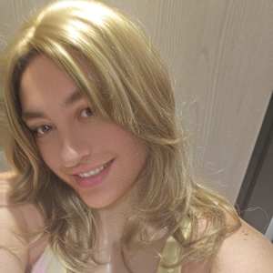 Photo of Mia Taylor