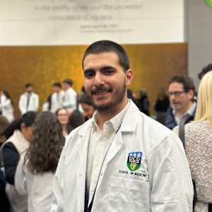 Photo of Manos
