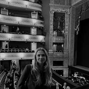 Photo of Julia Kuhn