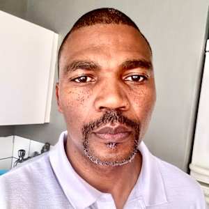 Photo of James Moloto