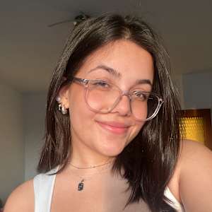 Photo of Alina Khan
