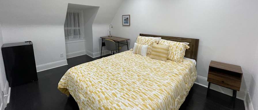 farnaz hosseini's room