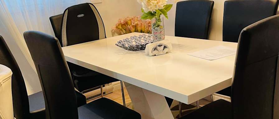 Photo of Glen Dee's room