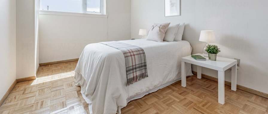 Photo of Cozy Spacious Room in Two Bedroom Condo Steps from Humber River's room