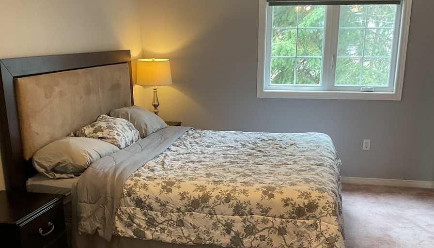 Hamilton Mountain's room