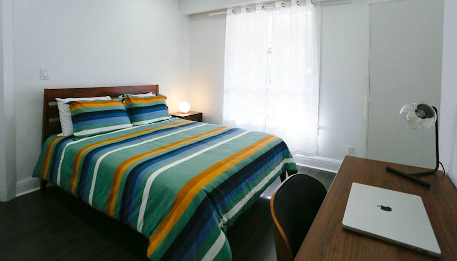 farnaz hosseini's room