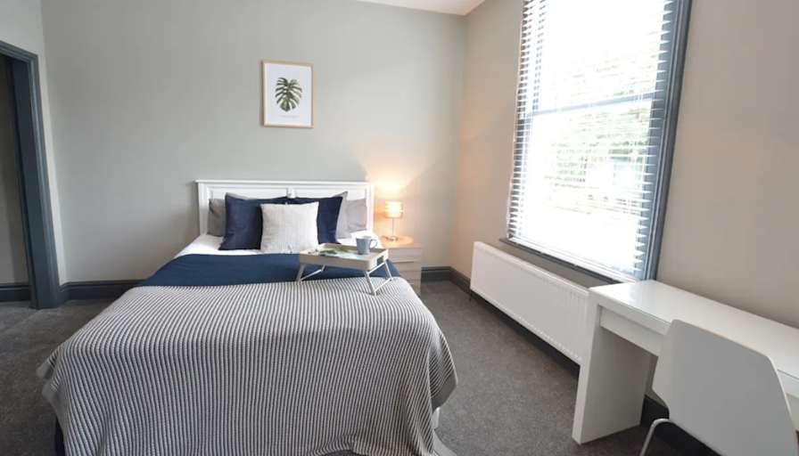 Private room to rent in share house Romsey Avenue... Roomies.co.uk