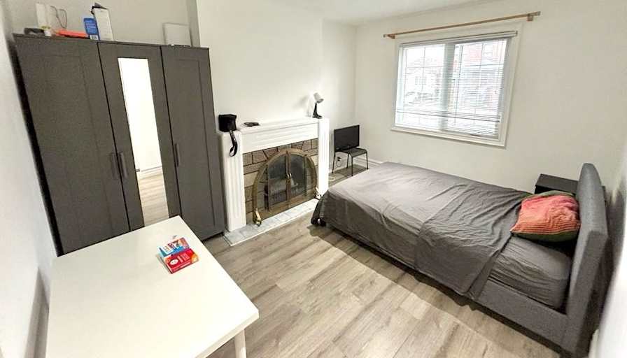 EKC Homestay Toronto's room