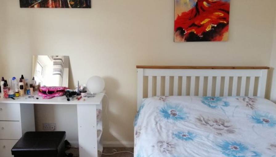Private room to rent in share house Listowel Cres... Roomies.co.uk
