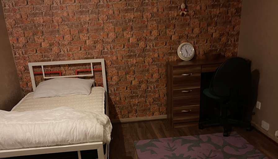 Room share to rent M23, Horley, England RH6 9BD Roomies.co.uk