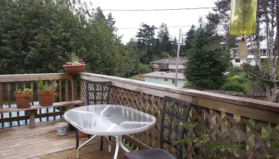 Room share to rent Coos Bay, Oregon 97420 3 story...