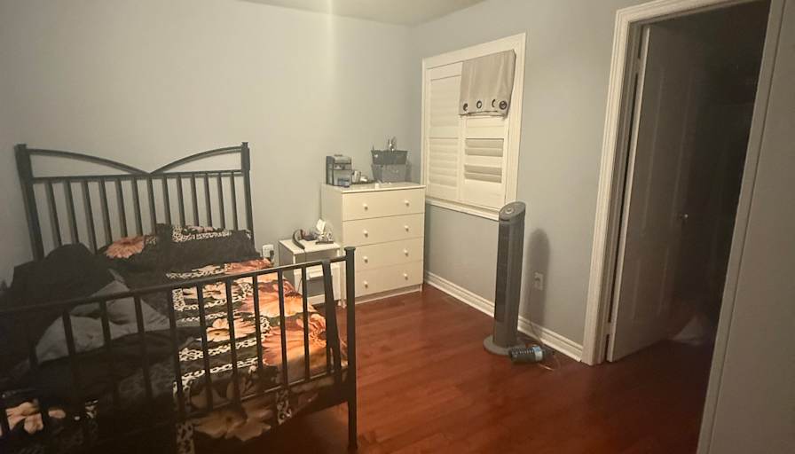Furnished room with own bathroom in an apartment Tru Roomies ca