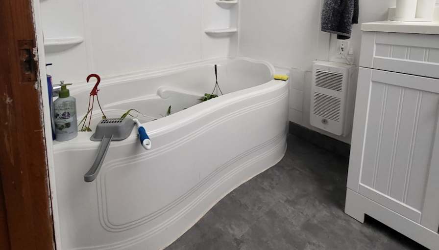 Andrea Alzate's room