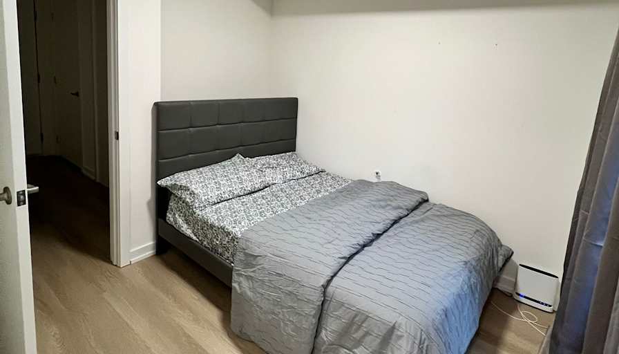 OYEYEMI IDRIS's room