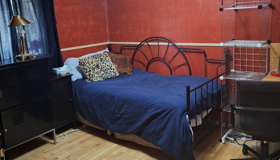 Ryschell Dragunov's room