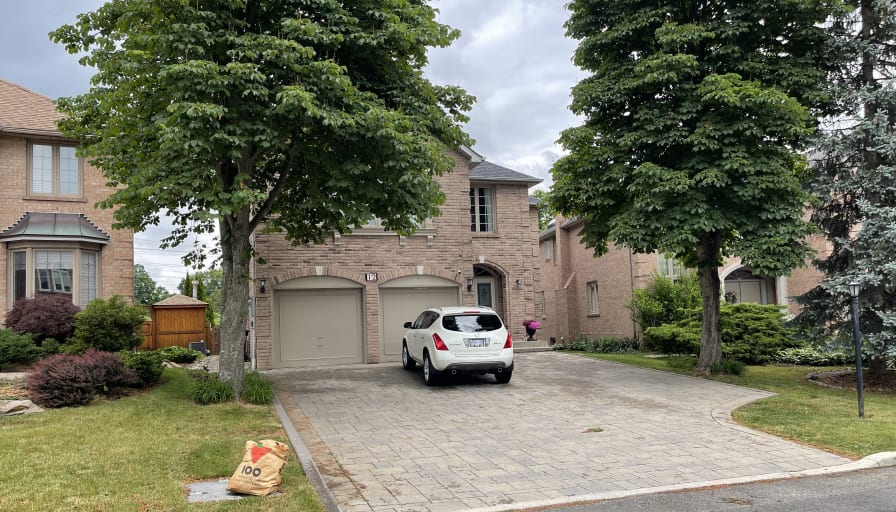 Mahnaz Shahrzad Asr's room